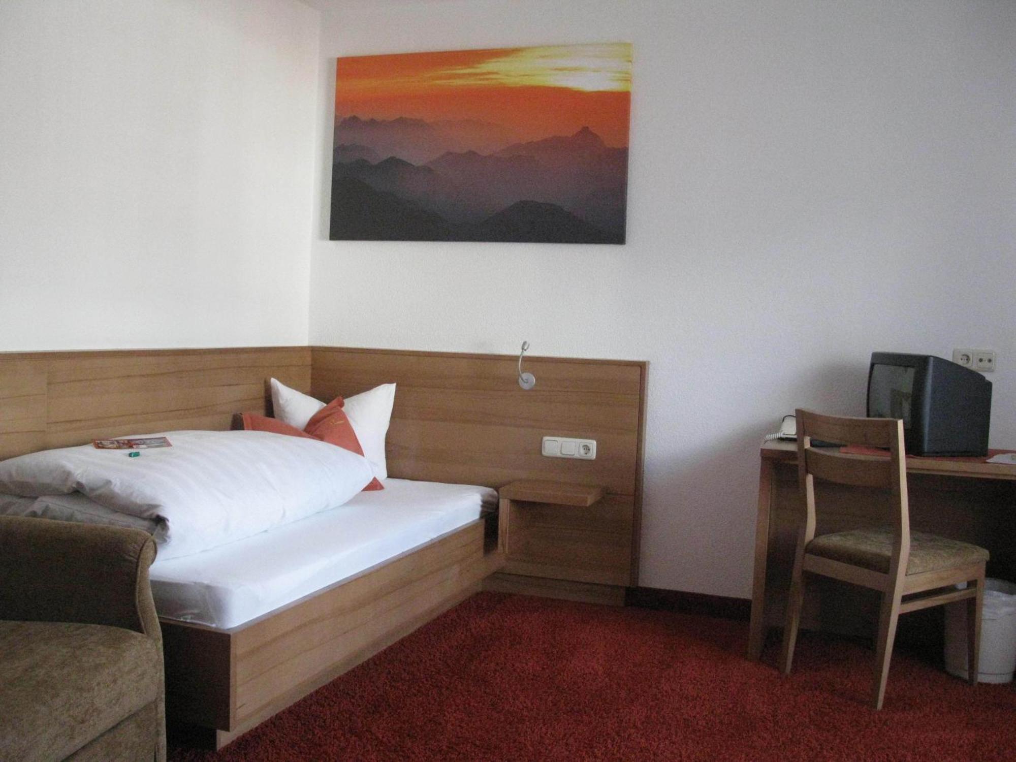 Hotel Garni Lawens 3*