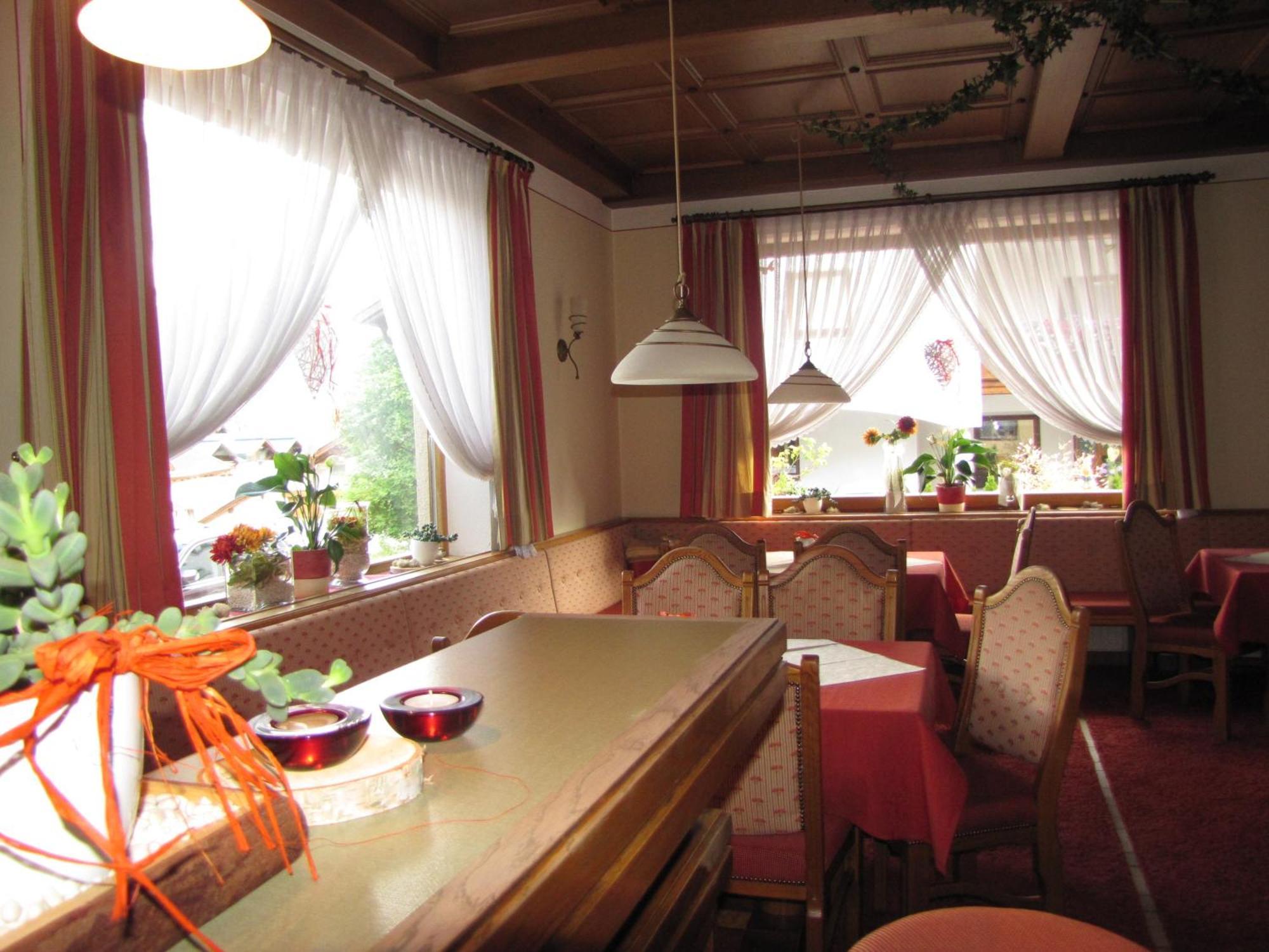 Garni Lawens Hotel
